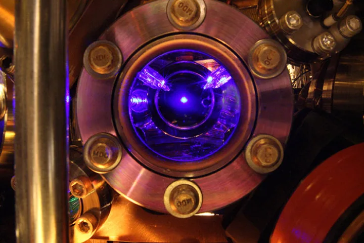 The blue cloud of strontium at the heart of the world's most precise and stable clock (Photo: The Ye group and Brad Baxley, JILA)