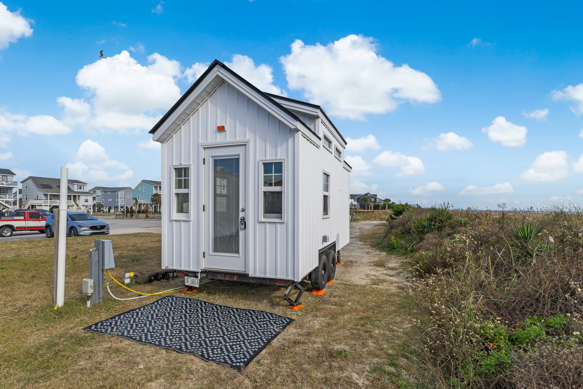 Road-ready tiny house packs up to four people into just 128 sq ft