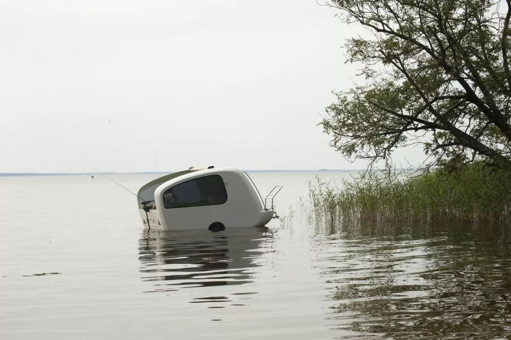 Sealander is powered via a low emission 5hp electric motor which doubles as a source of energy for on-board devices