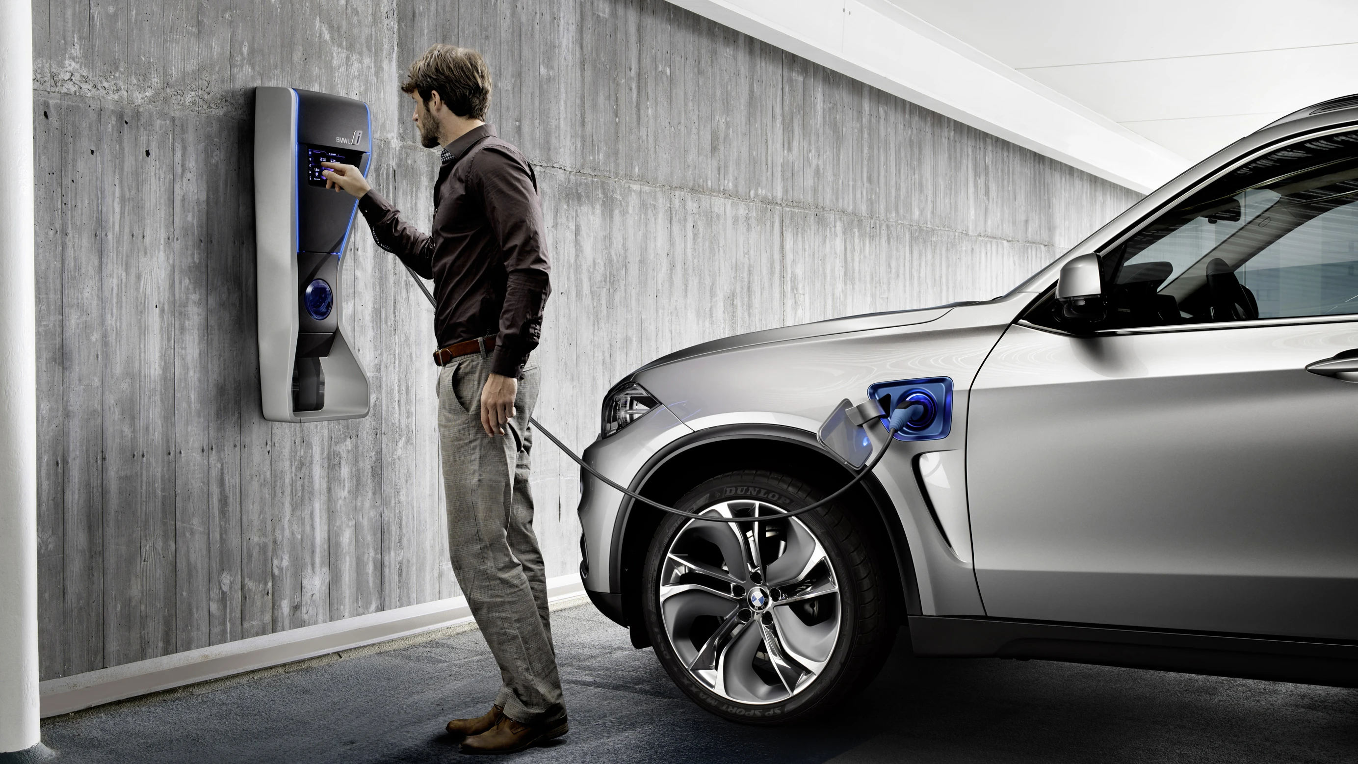 The Concept X5 eDrive is equipped with a charging cable that's carried in the vehicle