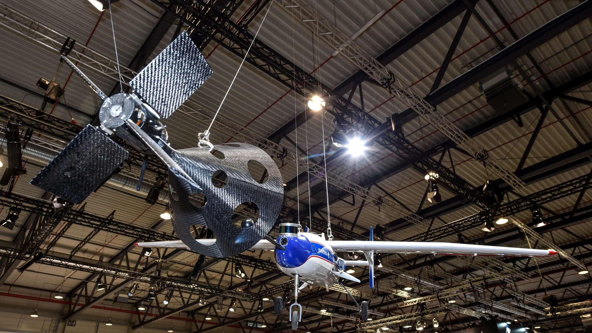 Example of what the DLR's rocket-catching aircraft might look like
