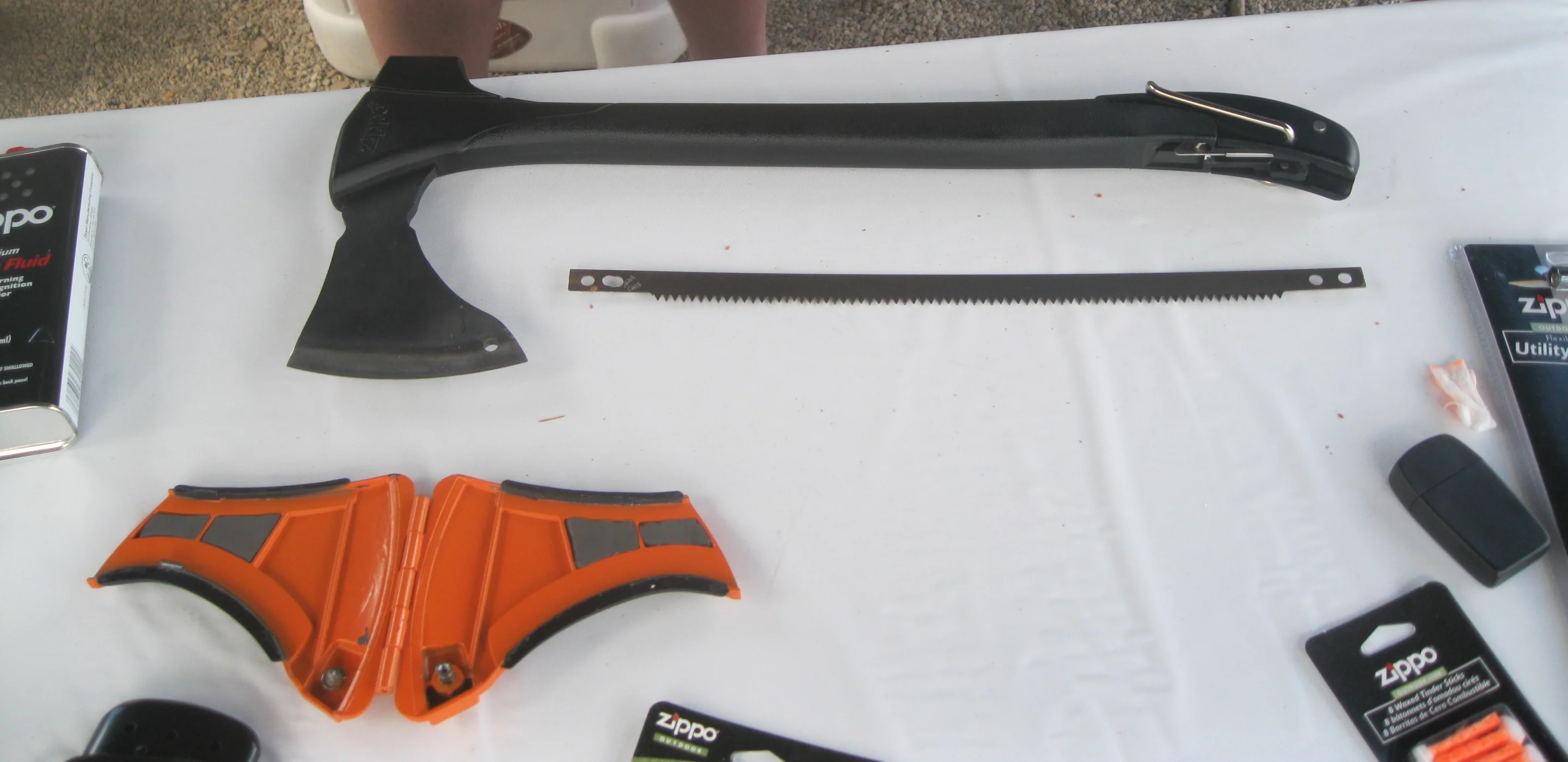 The saw handle stores the hatchet blade, and the hatchet handle stores the saw blade