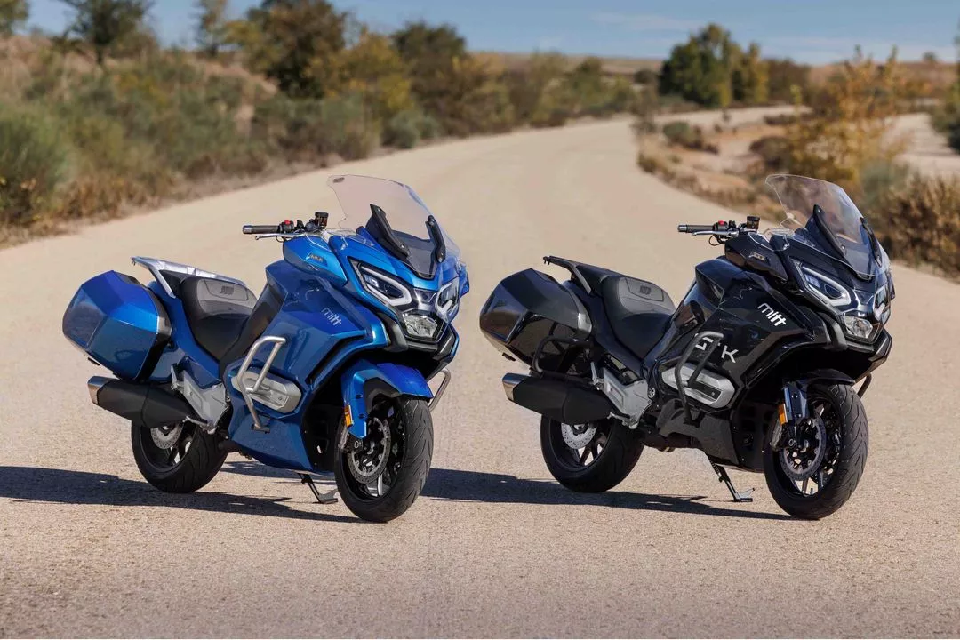 The Mitt GT-K gets a remote key system for the side casings, gasoline filler cap, and ignition