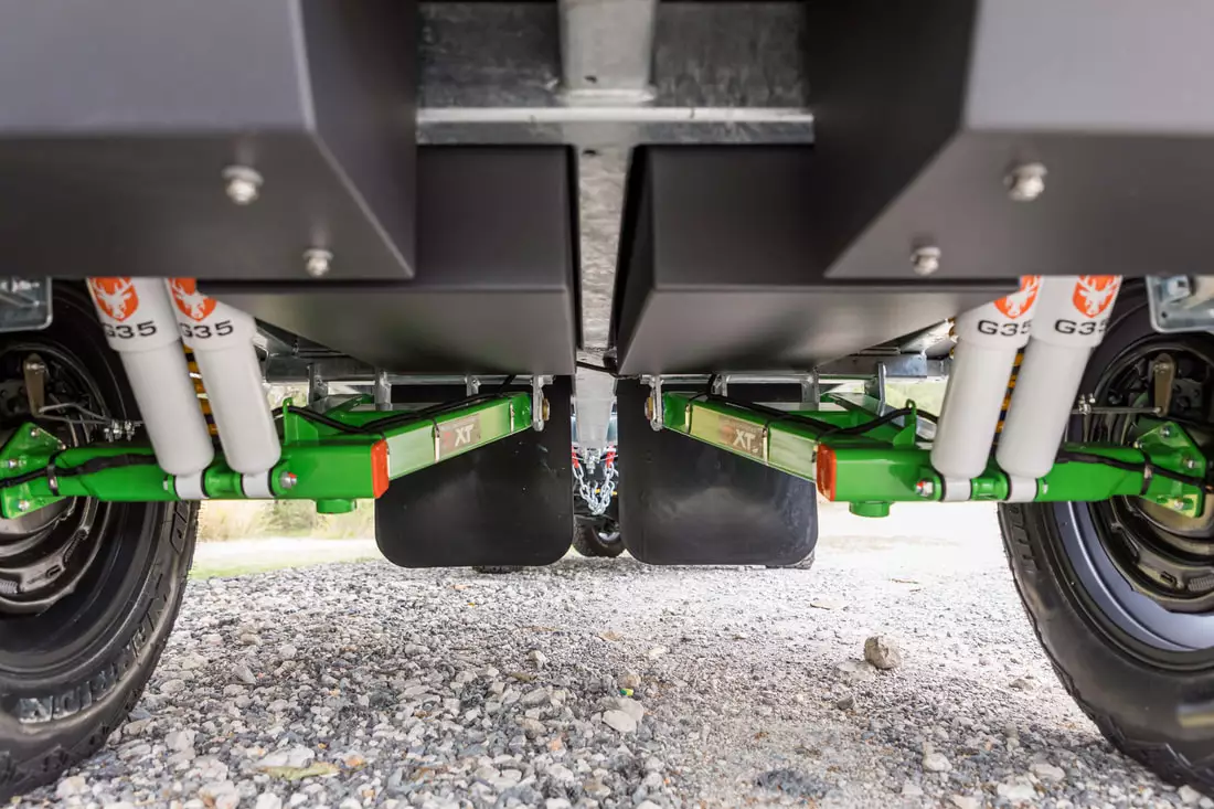 The center beam of Offtrax's chassis prevents twisting of the drawbar, while the sunken battery and waterpans lower center of gravity