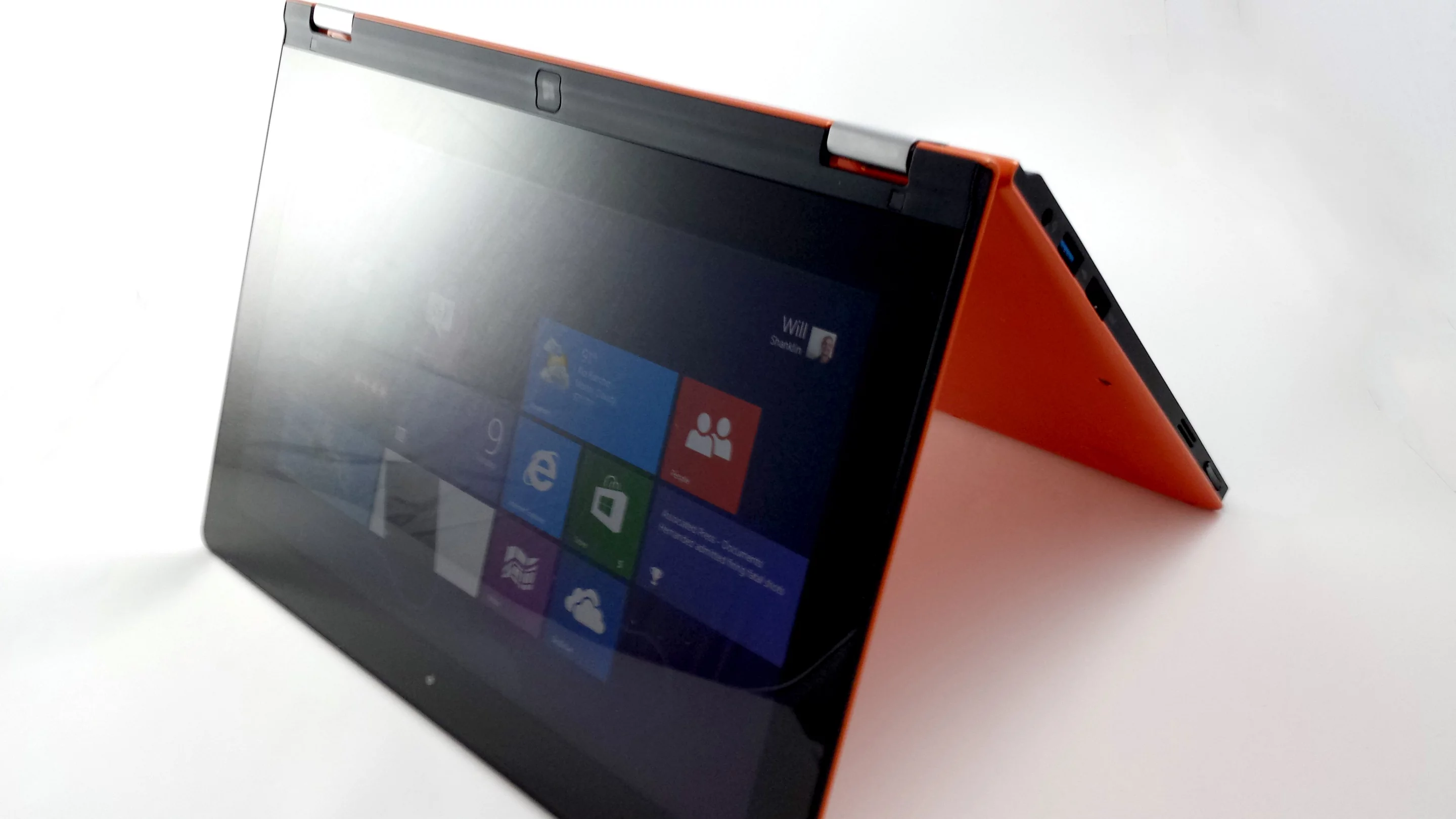 Gizmag reviews the Lenovo Yoga 11S, the flexible PC that now comes in a smaller package