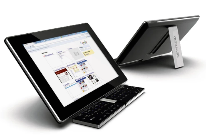 Smartbook concept offers a cell phone handset that folds into a keyboard and syncs wirelessly with a tablet PC