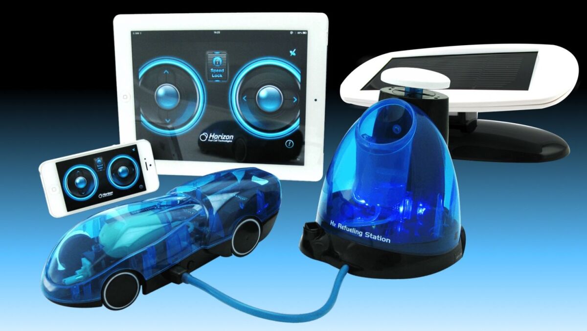 The i-H2GO comes with a photovoltaic panel and a refueling station (users supply their own mobile devices)