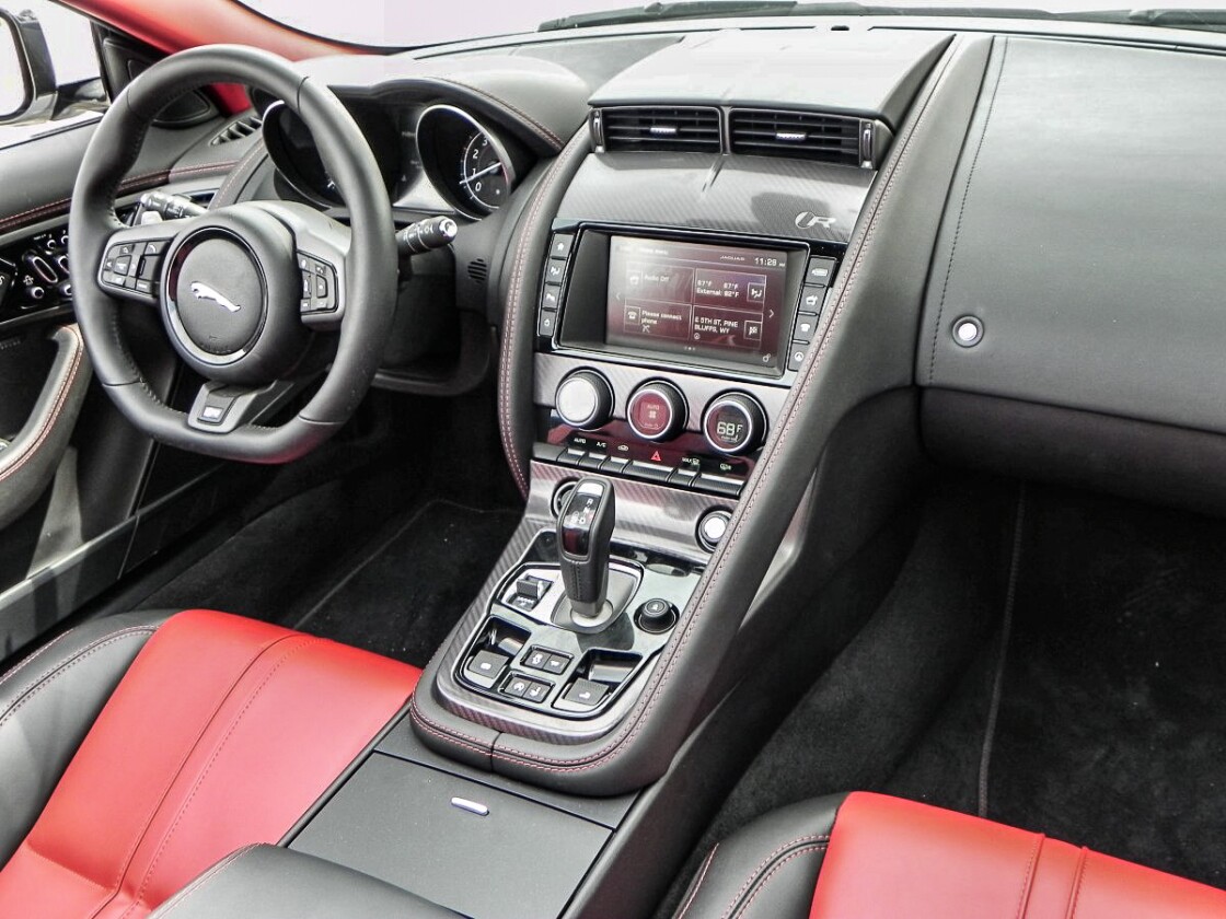 Console detail in 2016 Jaguar F-Type R