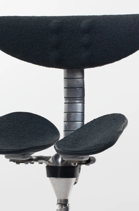 According to the press release announcing its unveiling, the chair allows its user to maintain the natural curvature of the spine in both forwards and sideways directions