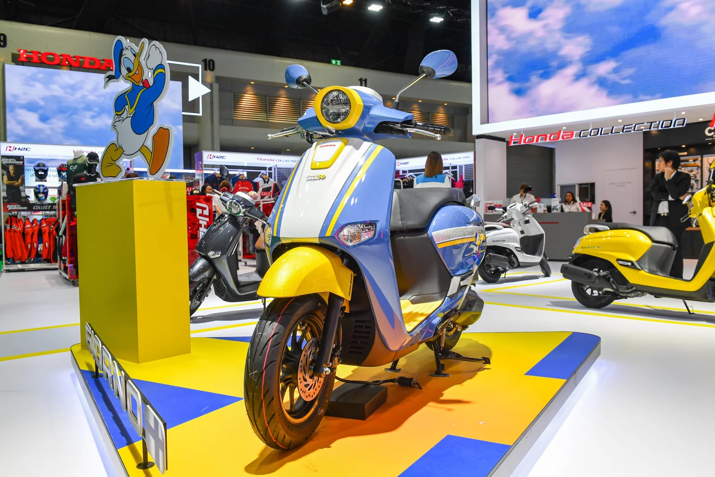 Donald Duck is not the logical brand ambassador you might think of for a scooter, but the Limited Edition Donald Duck 90th Birthday Edition sold out anyway.