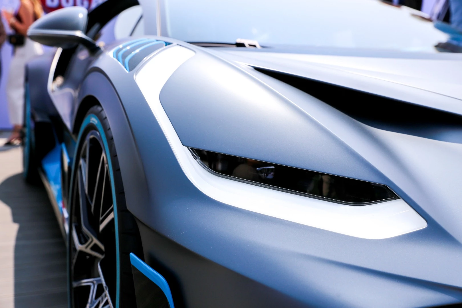 Bugatti Divo: crazy sci-fi headlights