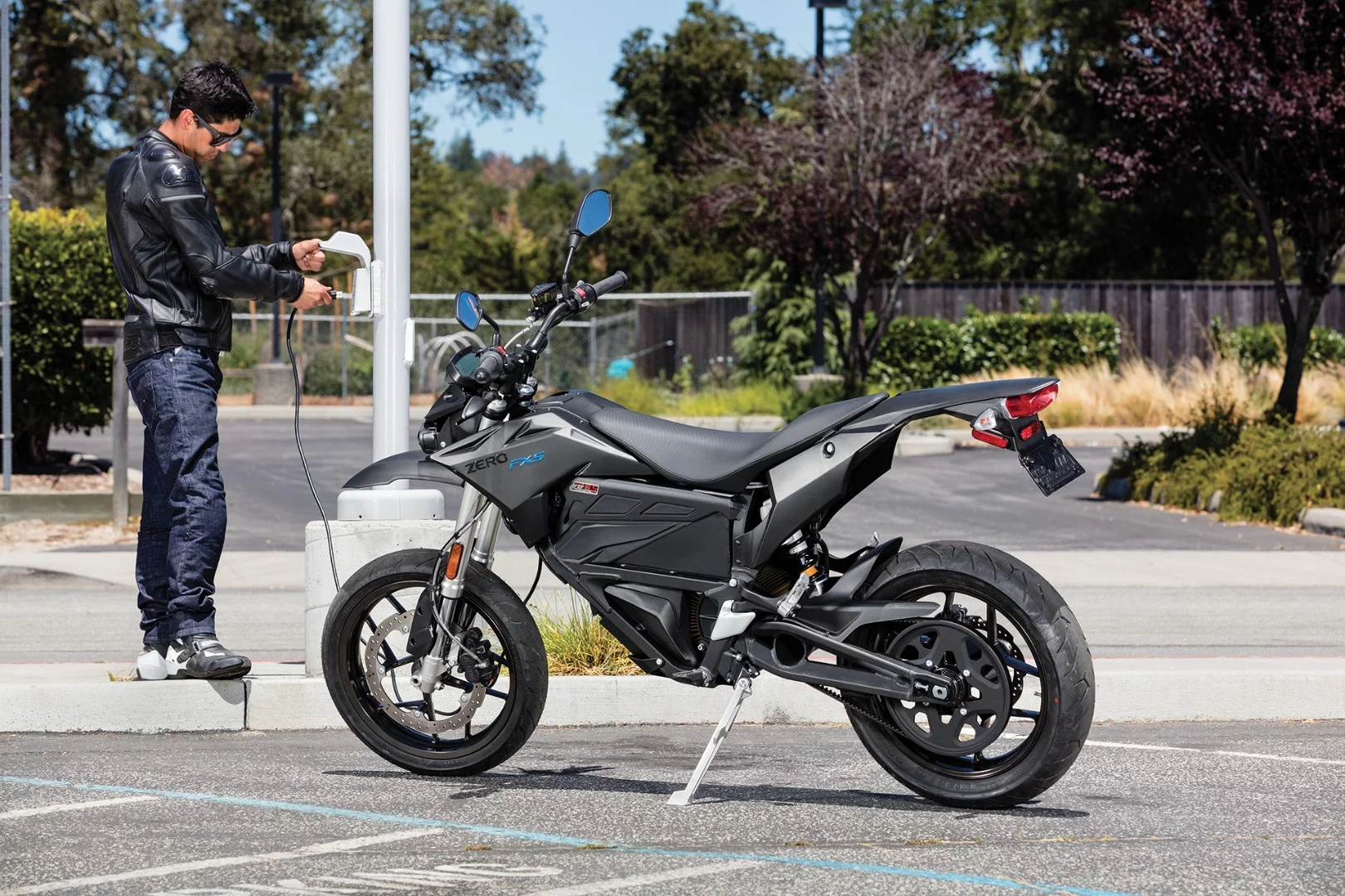 2017 Zero FXS: slow charge at home or work, fast charge on the go