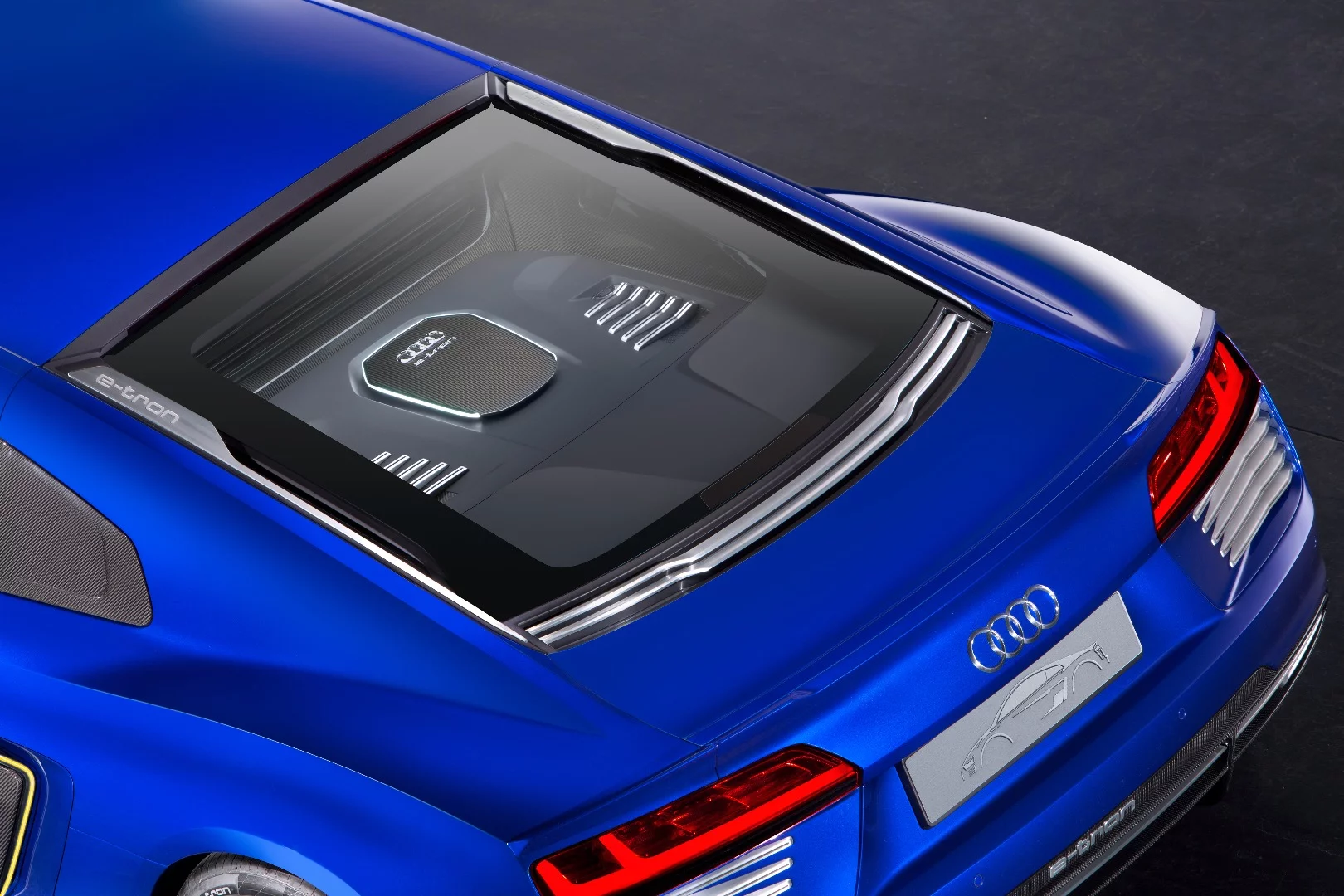 R8 e-tron piloted concept