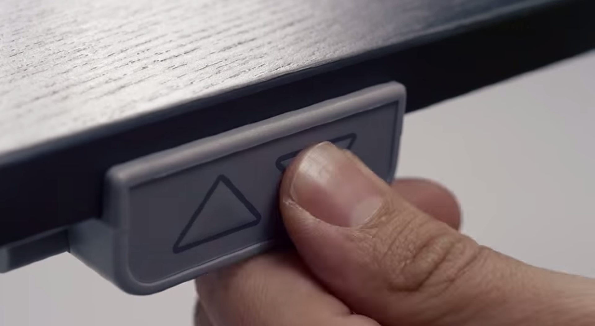 Ikea's adjustable Bekant desk looks to bring you to your feet