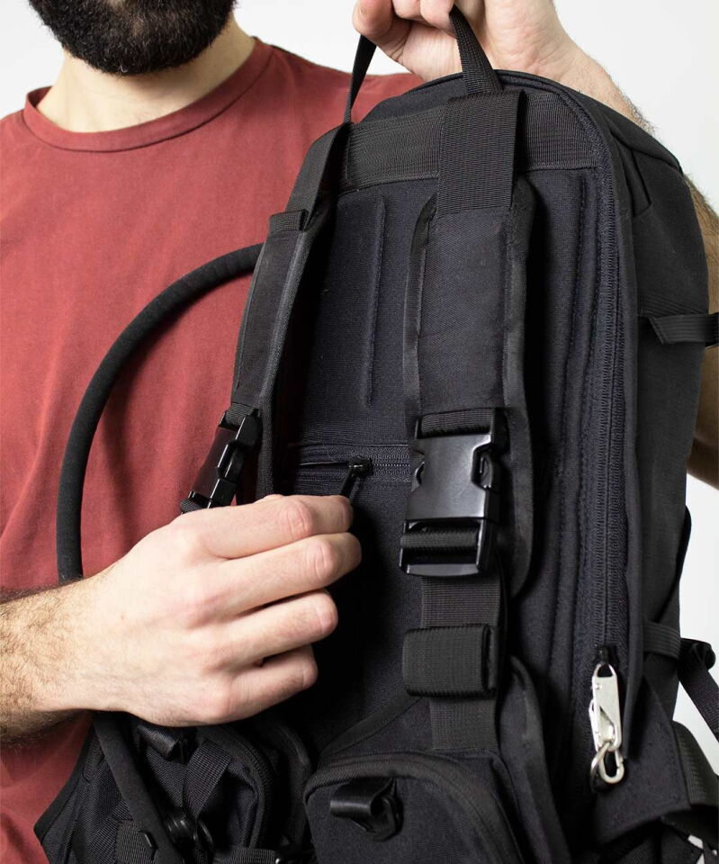 The Duet has a 600D recycled polyester waterproof shell and a 400D recycled polyester lining. Security pockets are highlighted here.