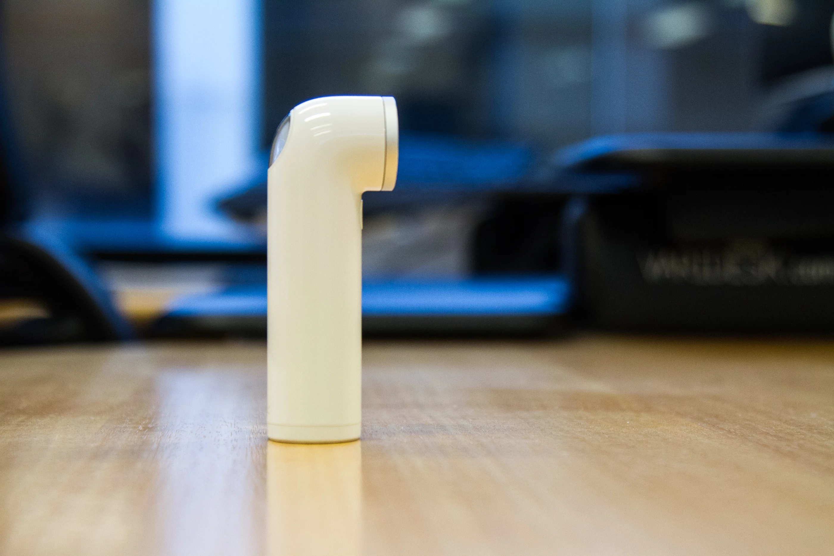 Weighing just 66.5 g (2.35 oz) and measuring 96.7 x 26.5 mm (3.8 x 1.04 in), the waterproof camera is compact and lightweight enough to be carried around without being a burden (Photo: Nick Lavars/Gizmag.com)