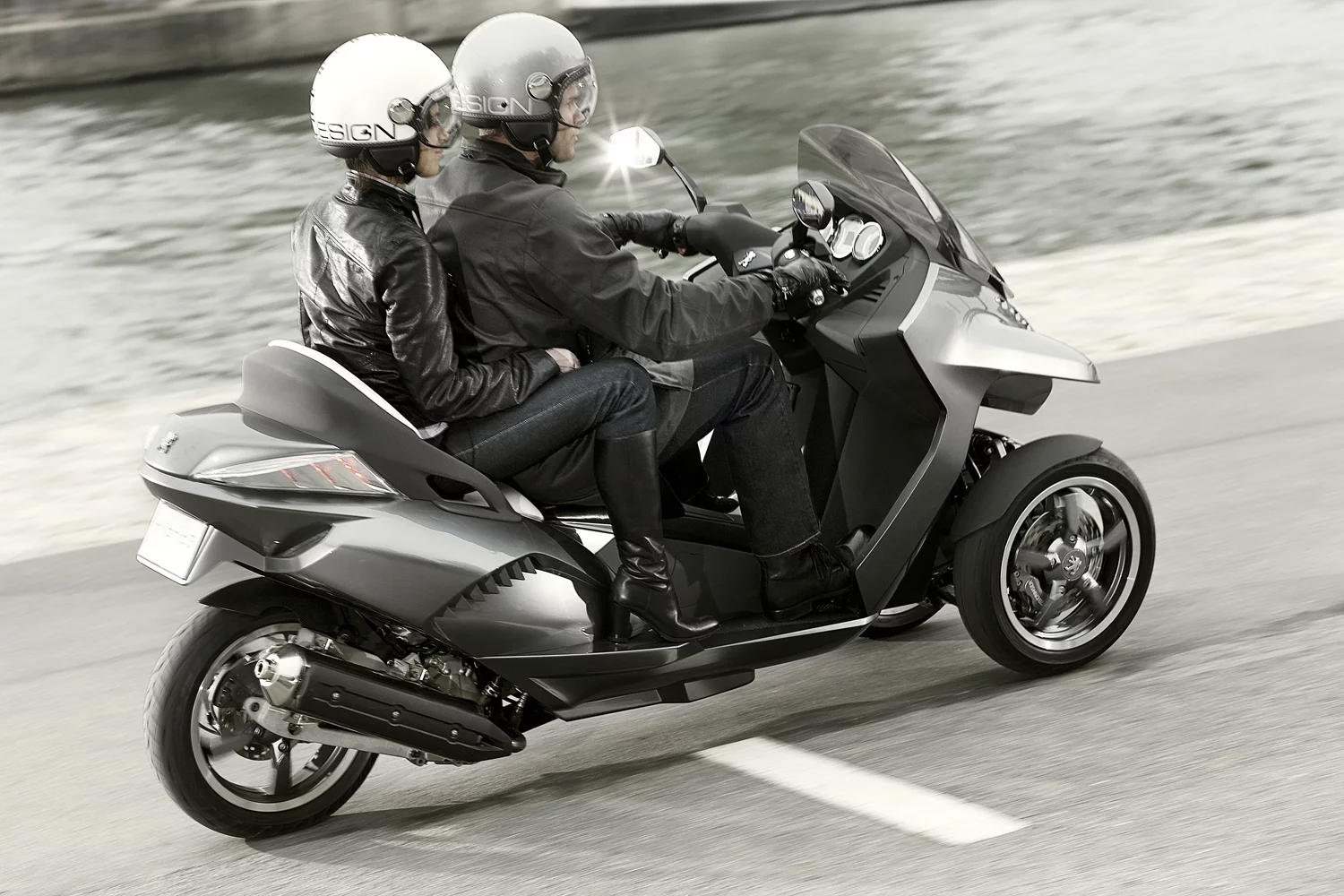 The latest three wheeler from Peugeot is still a concept and doesn't have a roof, but it does have 3WD