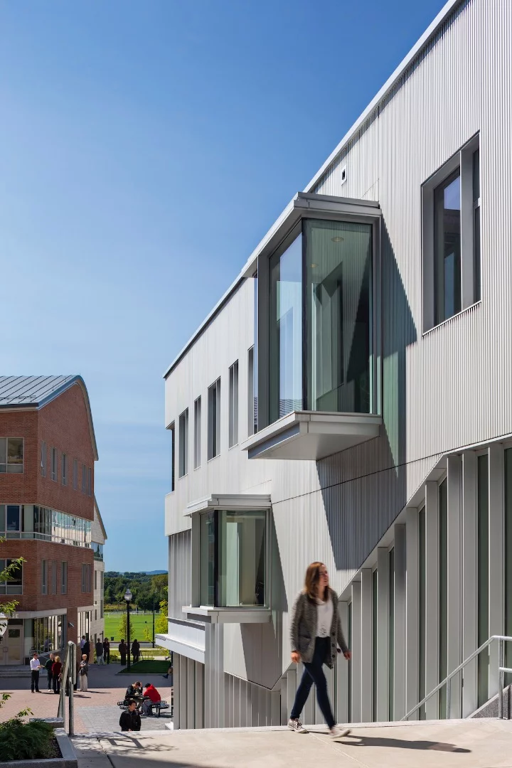 The Commonwealth Honors College in the University of Massachusetts was designed by William Rawn Associates, Architects. It comprises a mix of unit types that provides 1,500 beds in seven new buildings