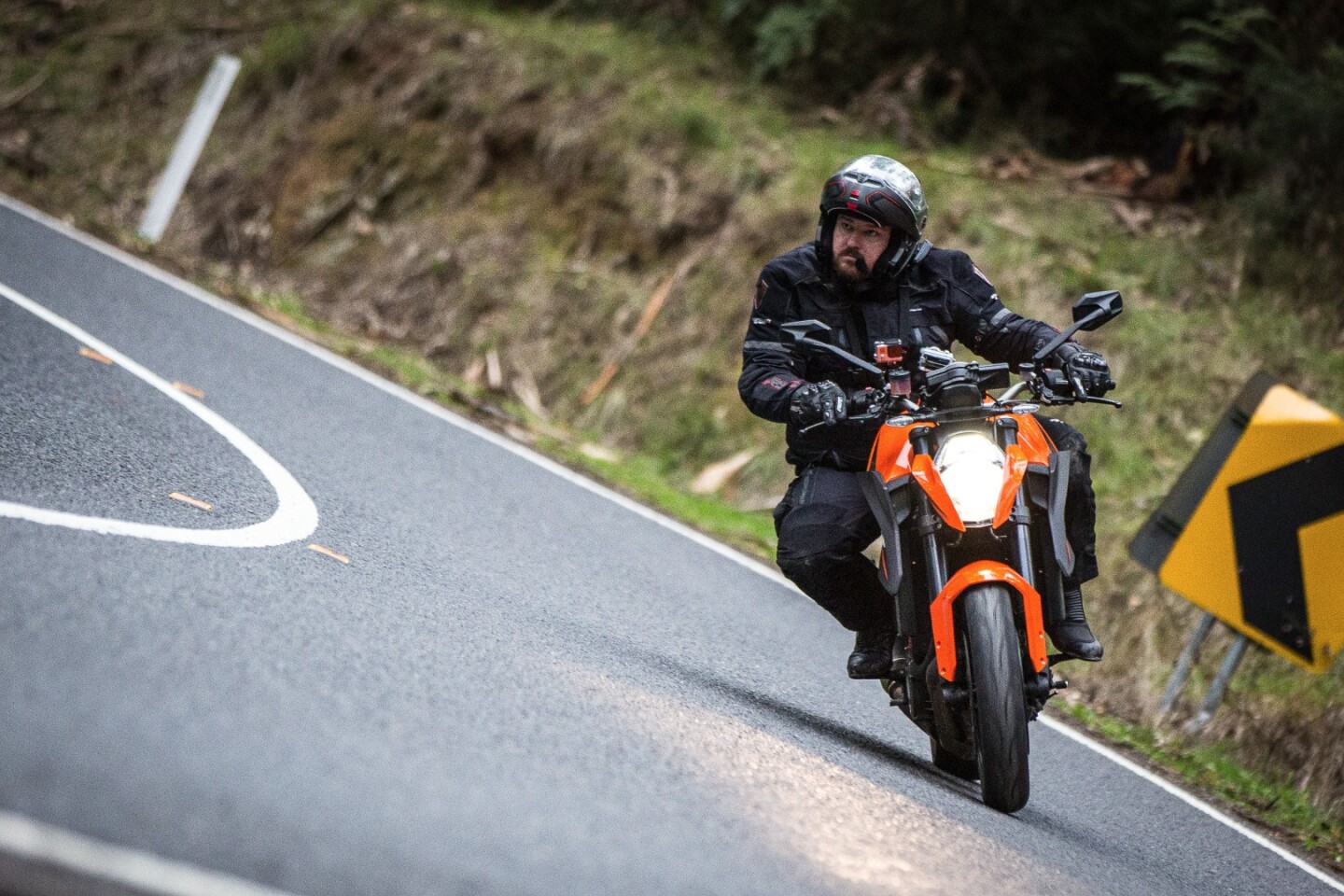 The KTM 1290 Super Duke R corners well on Dunlop Sportsmart Sportmax 2 t\ires, although as a Bridgestone fan I'd love to see how it steers on BT003s