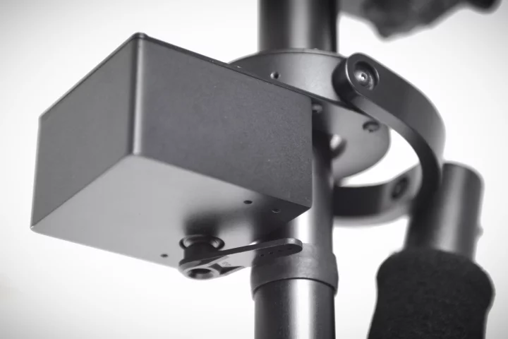 The Supraflux Stabilizer uses a electronic pan axis lock to make shooting direction changes easier