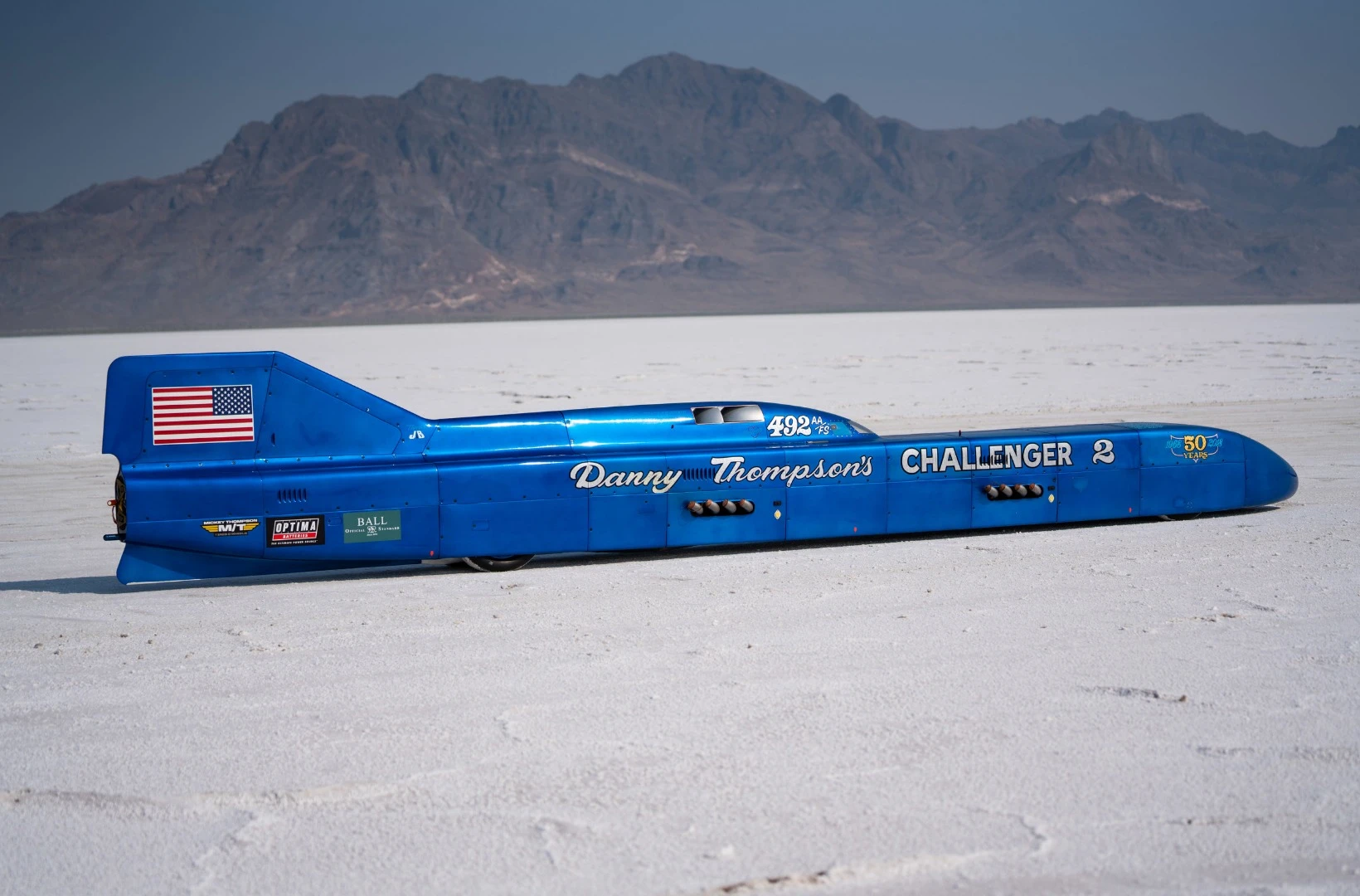 The Challenger 2 streamliner is powered by two dry block nitro-fueled Hemi V8 engines that pump out 2,500 hp (1,800 kW) apiece