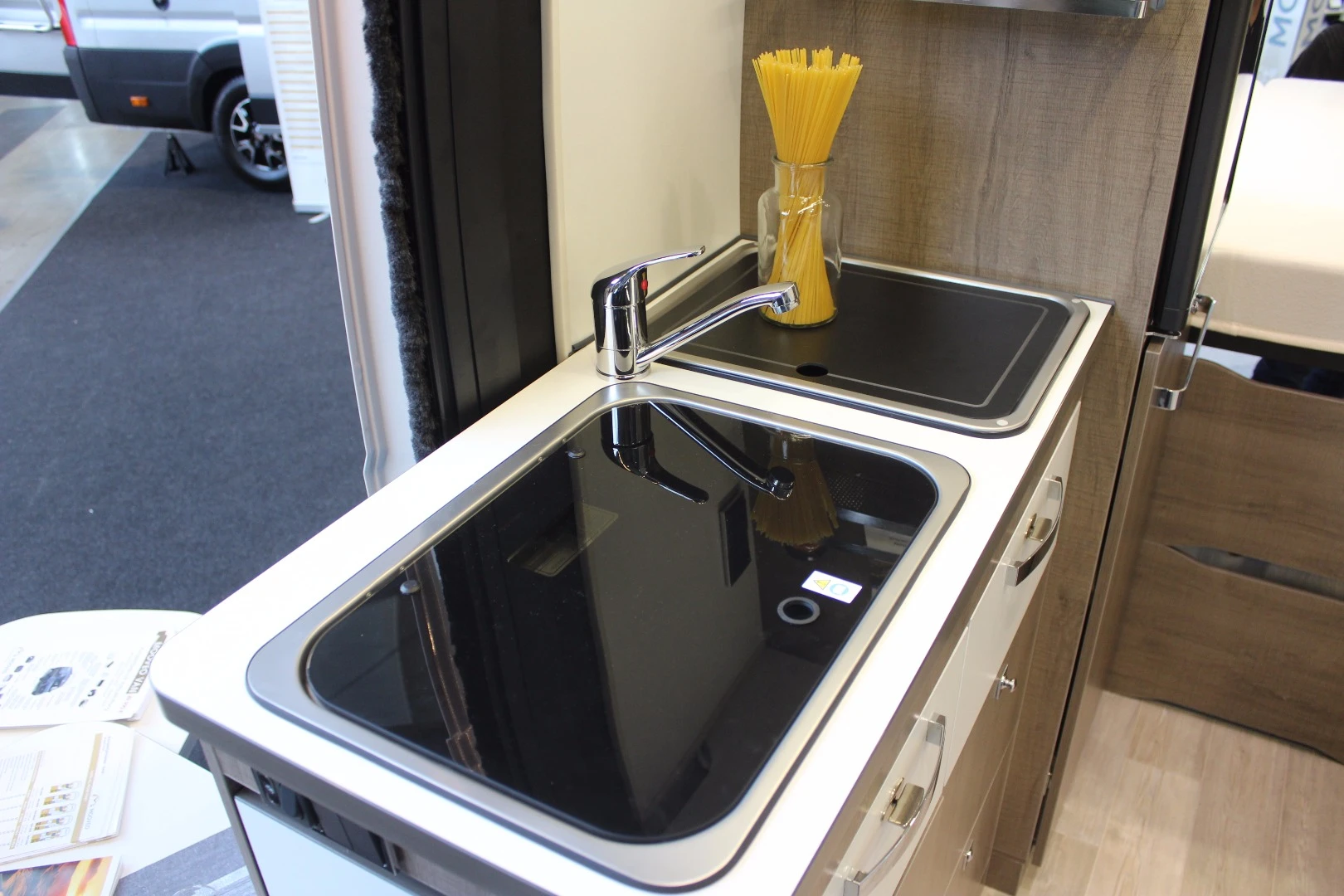 Mooveo Van 60 DB kitchen block
