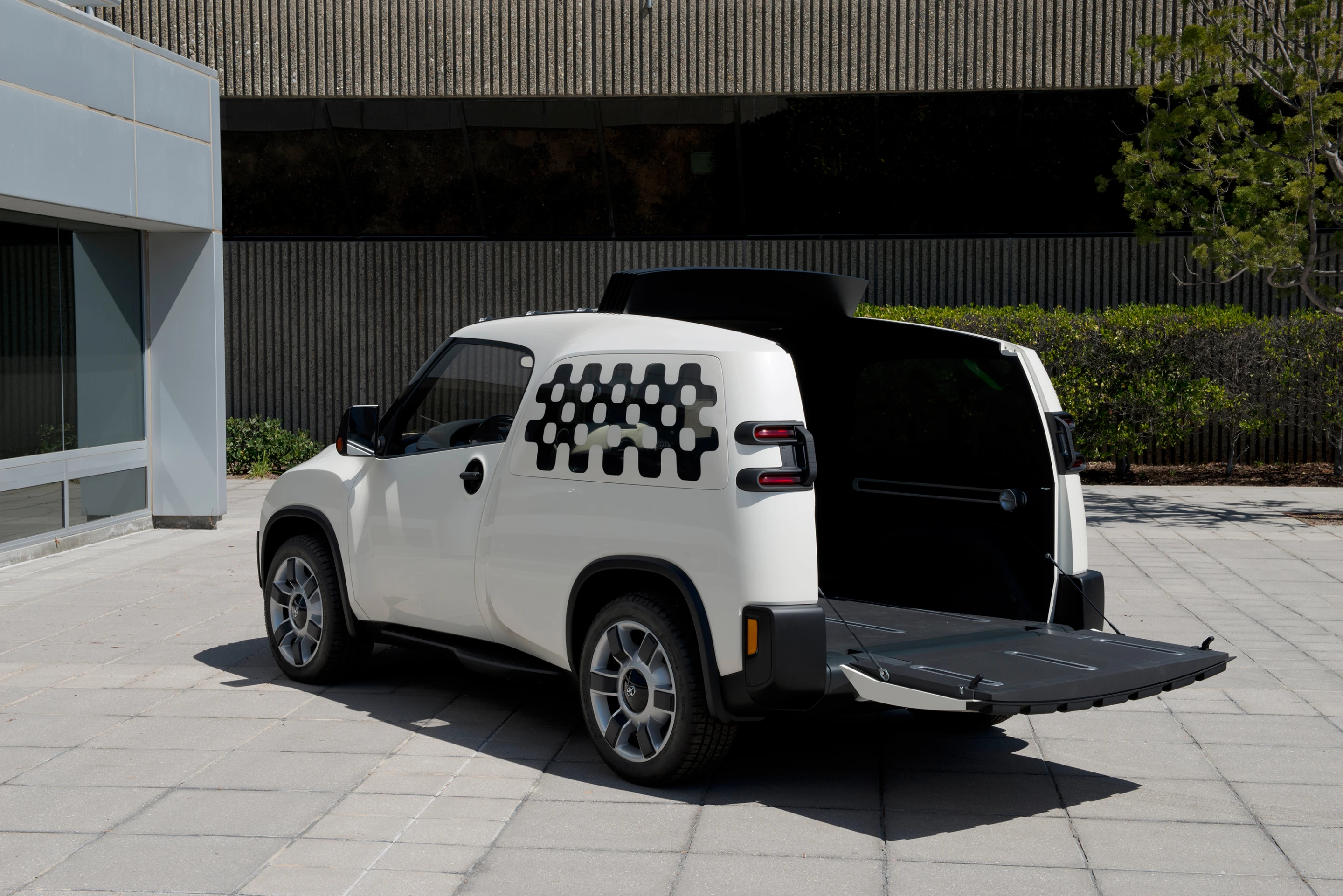 The rear window can be retracted into the tailgate which can then be used as a ramp to load Maker equipment, bikes or gear