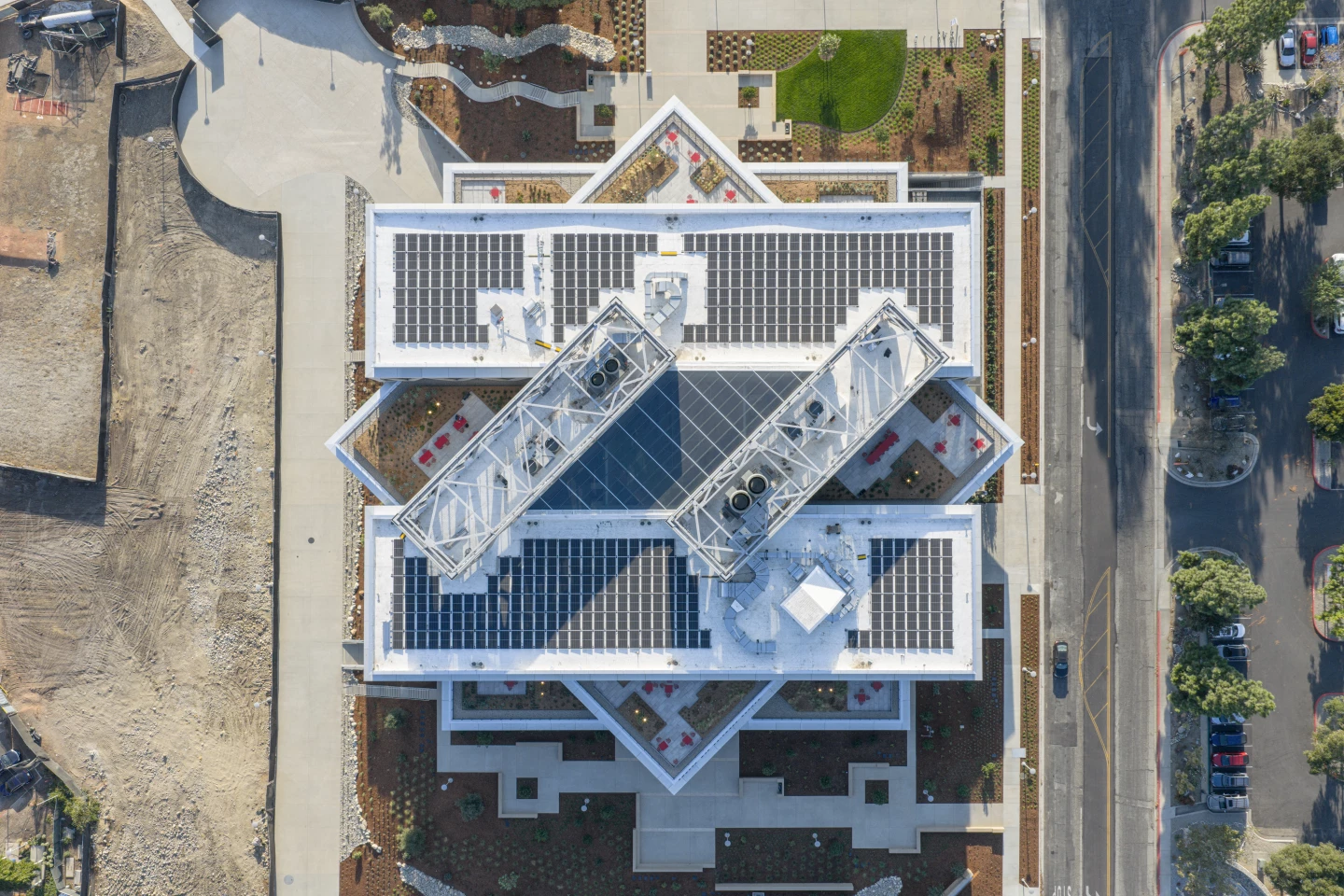 The Claremont McKenna College Robert Day Sciences Center has a large solar panel array on its roof that reduces its grid-based energy usage