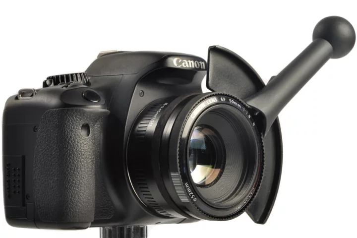 The Lens/Focus Shifter is a lens mounted follow focus which claims to offer thrifty film-makers and photographers more precise control over focusing
