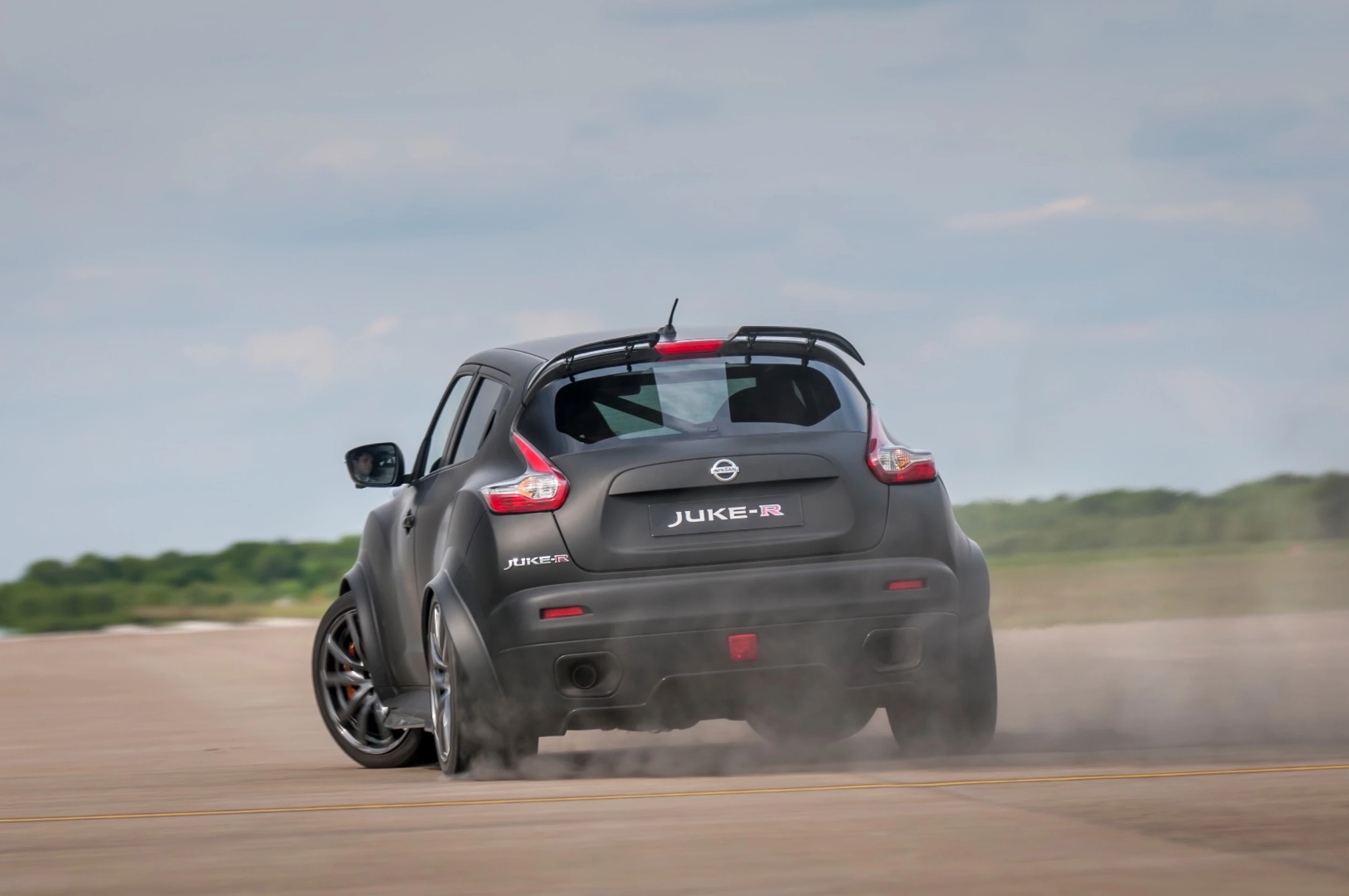 nissan-reawakens-the-sleeper-with-600-hp-juke-r-2-0-super-cuv