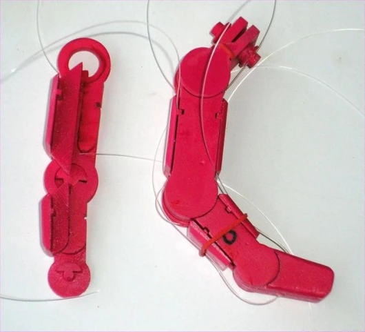 Forty peices per finger makes for a complex but highly capable robot
