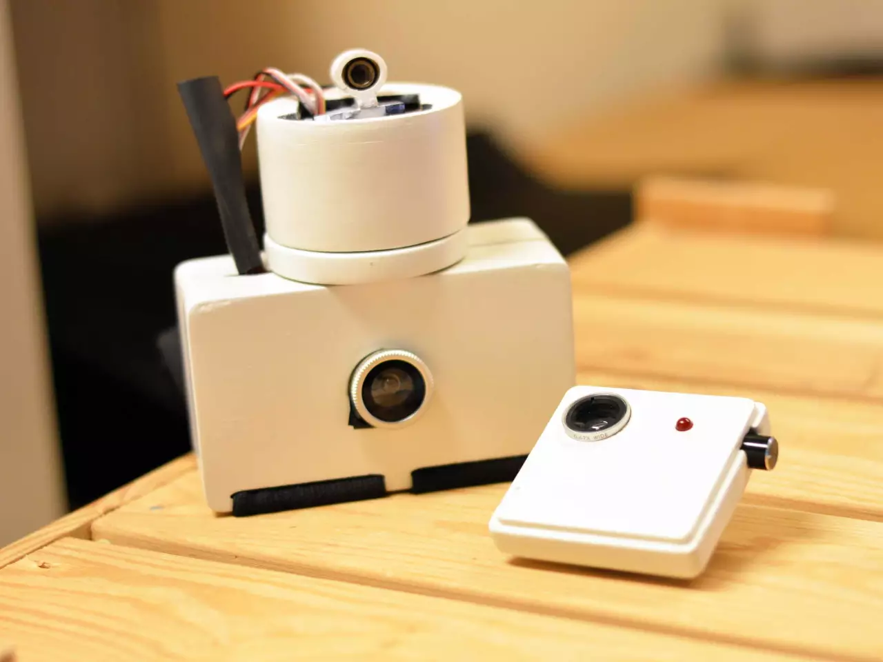 The user can converse with a distant instructor via Wi-Fi internet link or on a phone (Photo: Akarsh Sanghi)