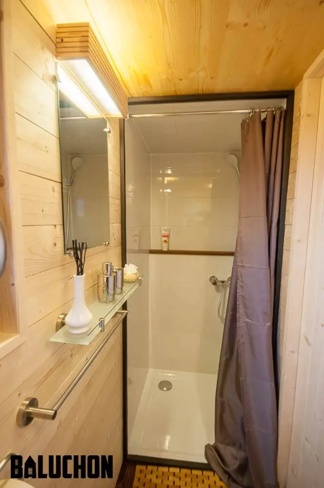 The Ondine's shower