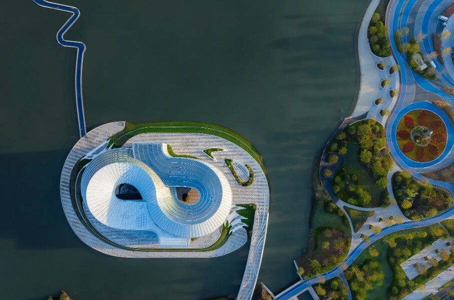 Aedas has conceived a double-ring structure to resemble two interlocking jade rings