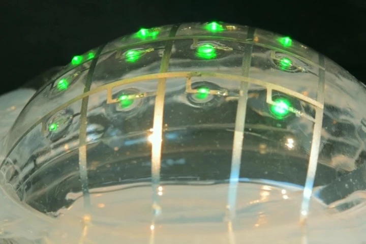 The flexible circuitry in action