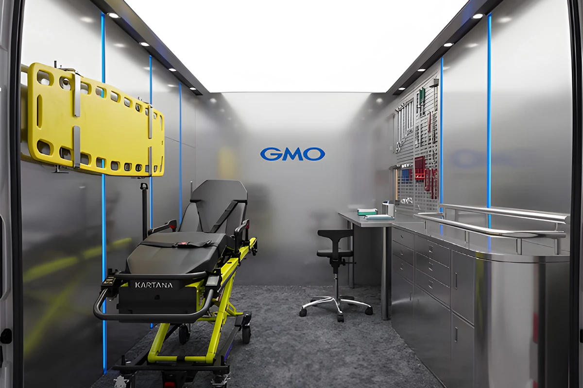 The ambulance is kitted out to resemble a conventional ambulance, and travels with a humanoid robot engineer from GMO on board