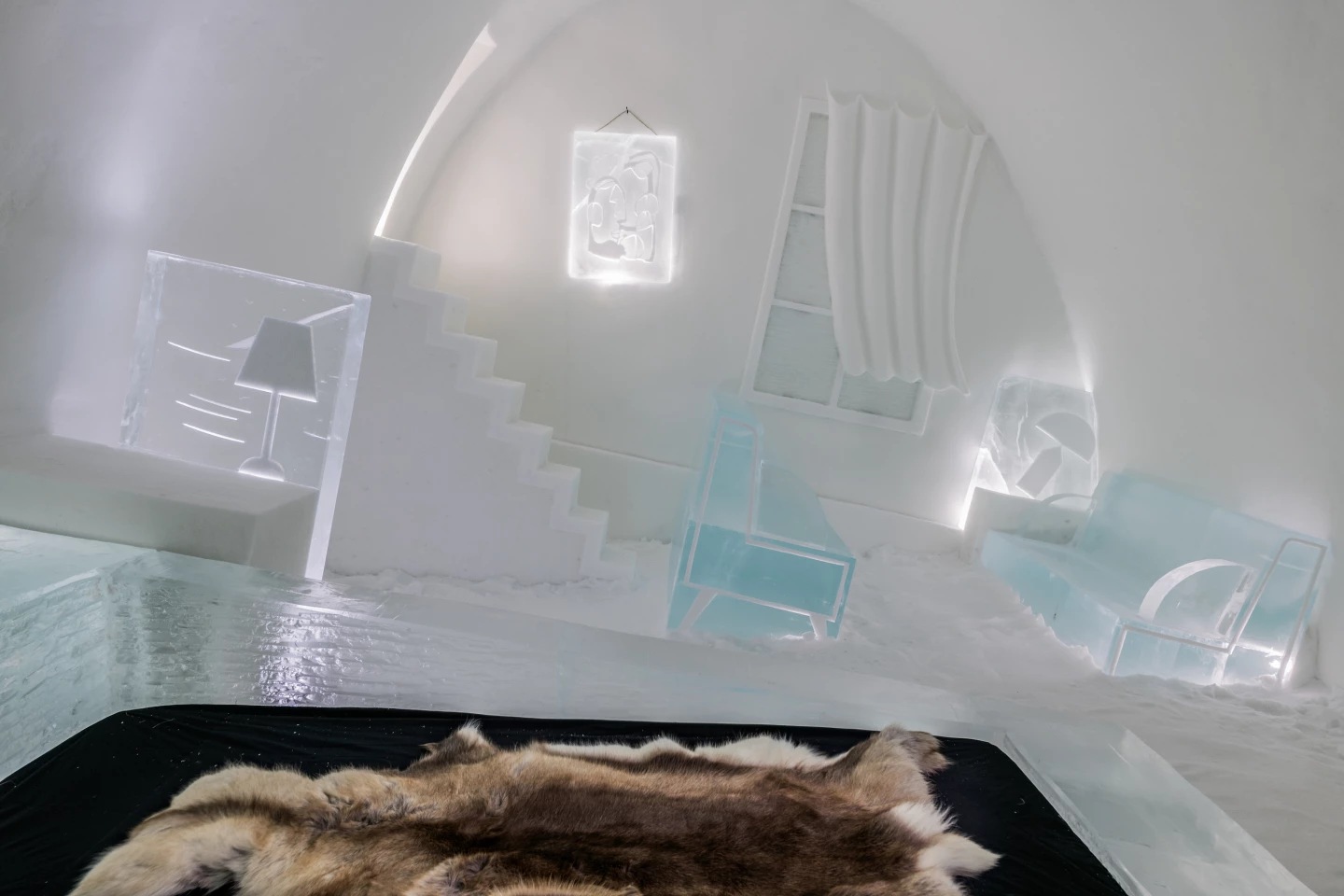 Minus 10, by Luc Voisin and Mathieu Brison, forms an unusual art installation. Every piece of furniture, every decoration and every element of the room is tilted 10 degrees