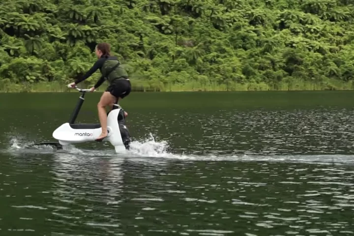 Manta5: ride on water