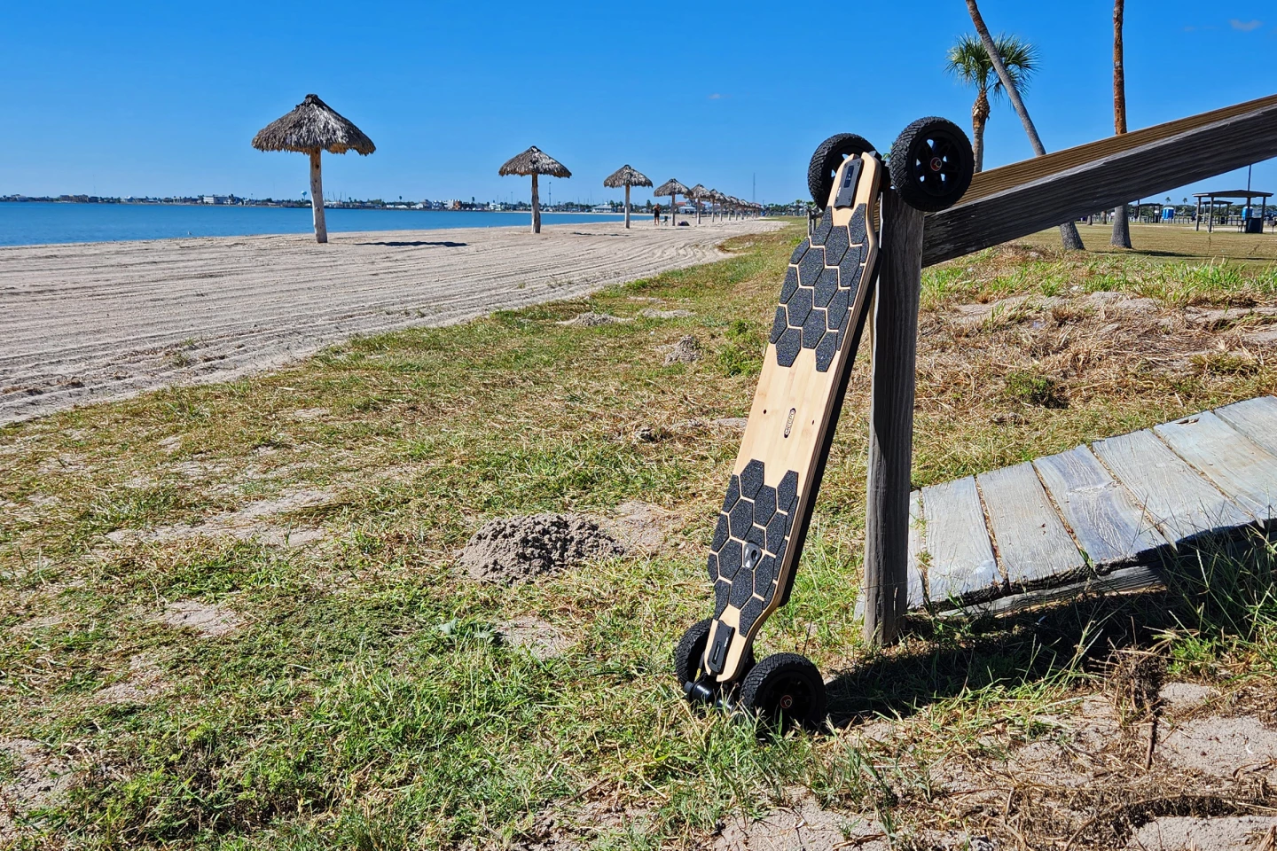 The Meepo Rover looks like it belongs at the beach ... though it doesn't really work in the sand at all