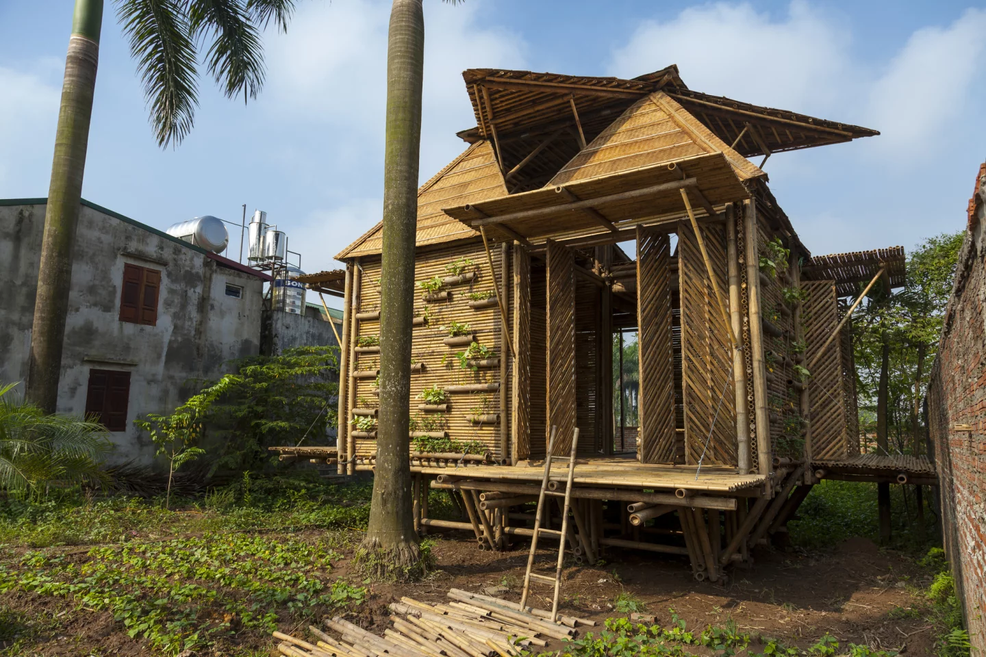Blooming Bamboo is placed on stilts and designed to withstand floods of up to 1.5 m (5 ft) in depth (Photo: Doan Thanh Ha)