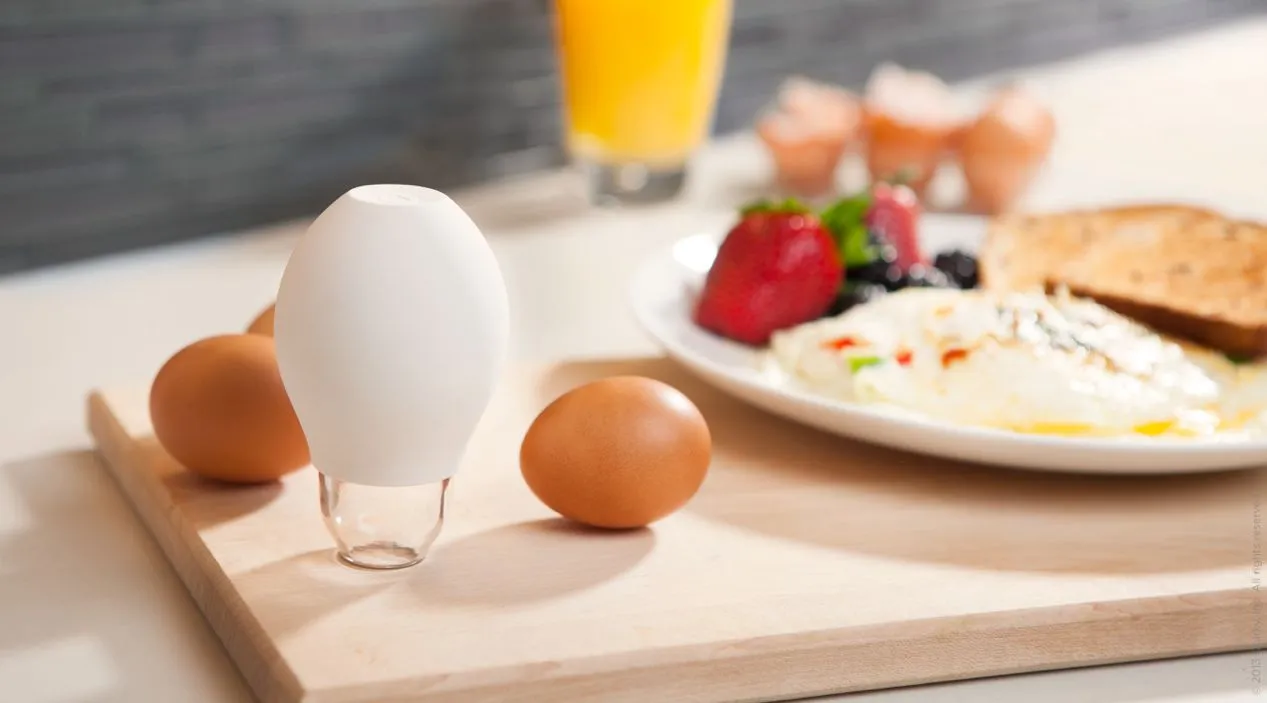The Pluck consists of a silicone squeeze bulb, attached to a clear plastic yolk chamber