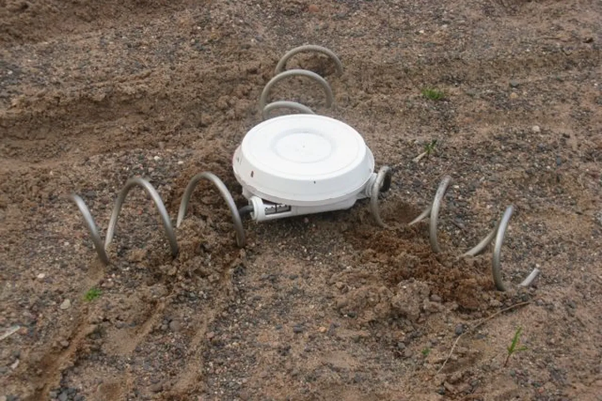 Engineer Tim Lexen has created a prototype ranger device that can move across rough terrain using an omnidirectional screw drive system (Photos: Tim Lexen)