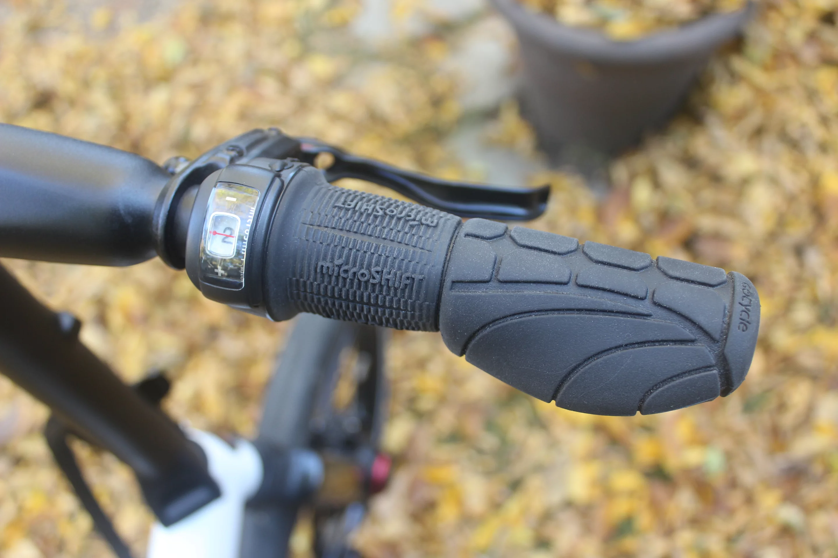 The ergonomic grips, and the integrated grip shifter