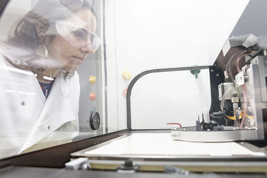 Eloise Bihar looks on as the inkjet-printed paper sensors are created
