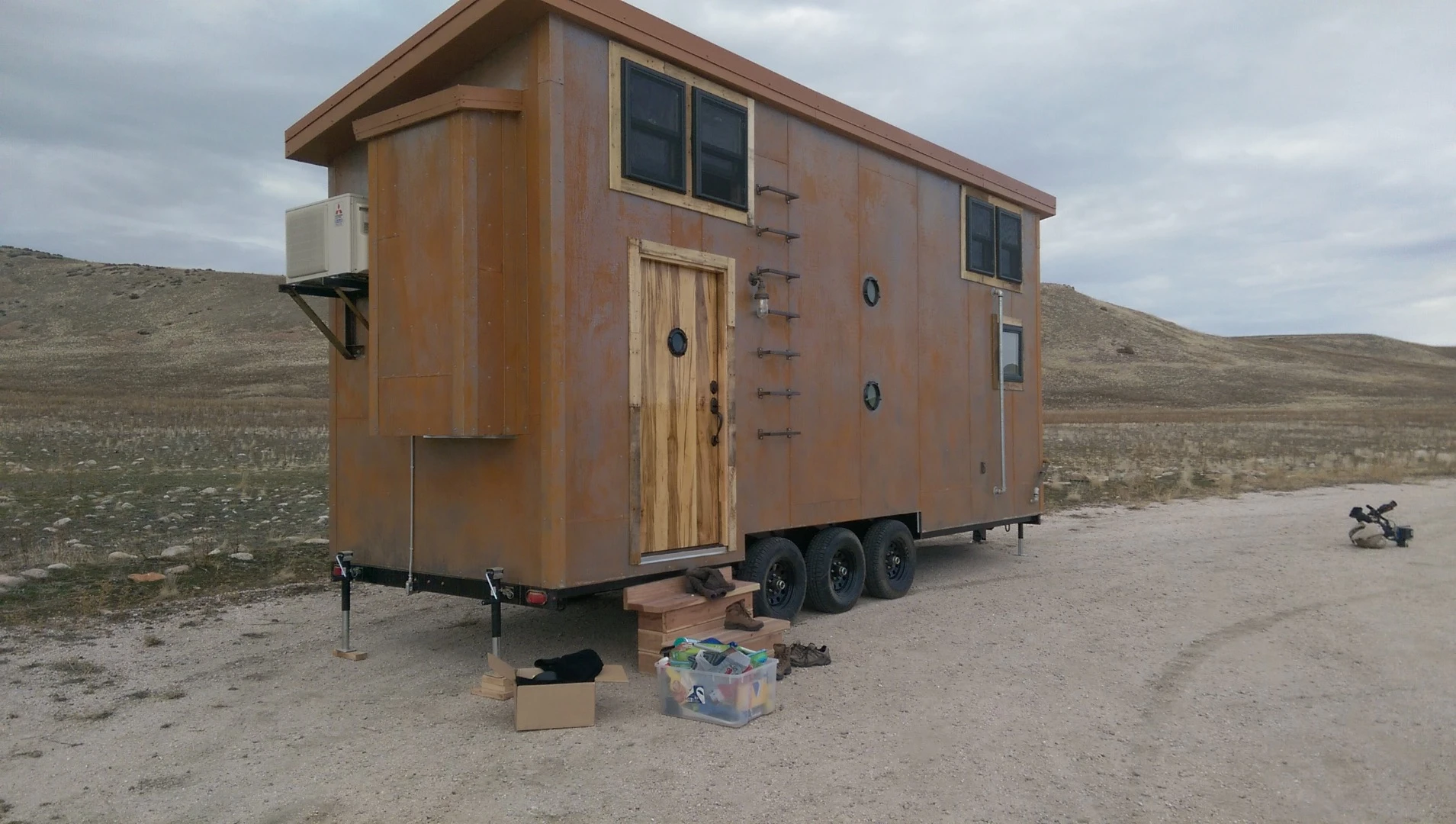 MacInnes told us that the Structural Insulated Panels (SIP's) used for framing can tackle temperature swings from -45 to 65 Celsius (-50 to 150 Fahrenheit), without issue (Photo: Maximus Extreme Living Solutions)
