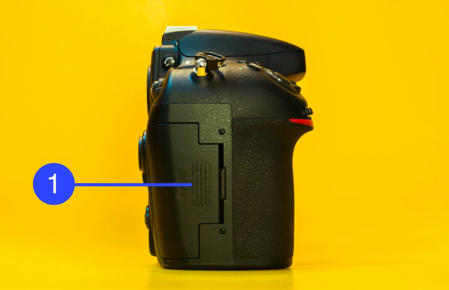 What does what on the side of a DSLR camera