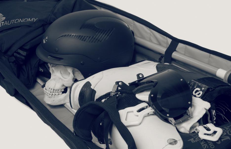 Douchebag designed to transport skis with ease