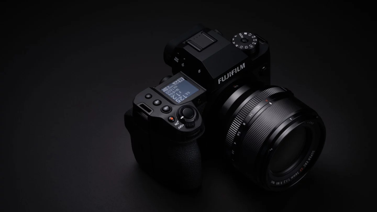 The X-H2 is the first X Series camera to come with Pixel Shift Multi-Shot capabilities for the prospect of 160-MP images stitched together from 20 sensor-shifted reference photos