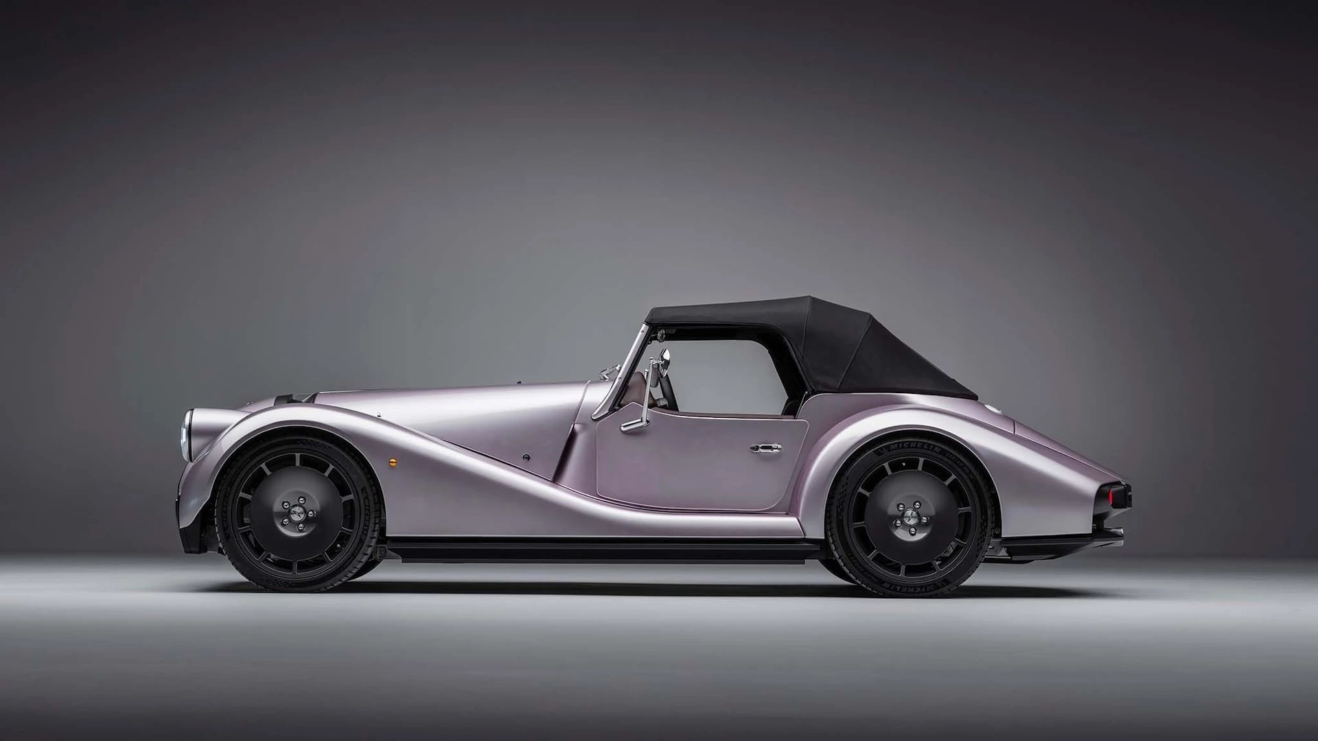 The Supersport weighs a breezy 2,600 pounds thanks to its lightweight construction