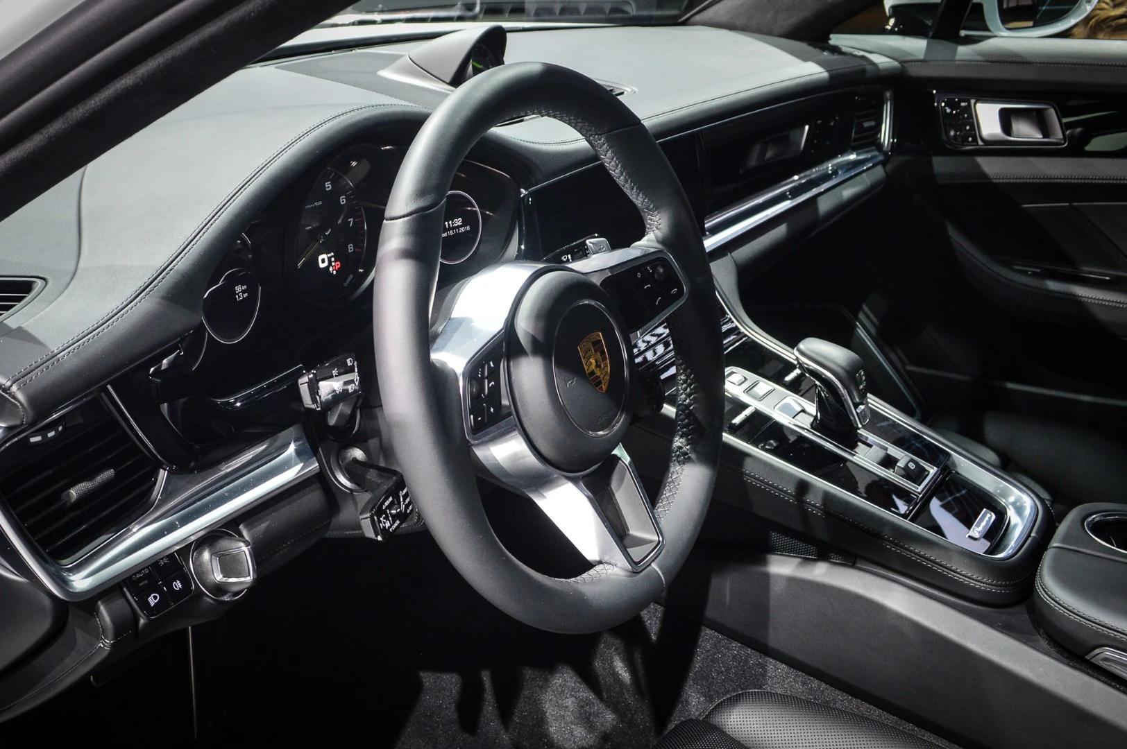 Inside the Porsche Panamera 4 E-Hybrid